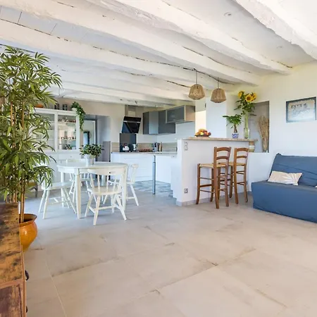 Holiday home Maison D'une Avec Jardin Amenage A