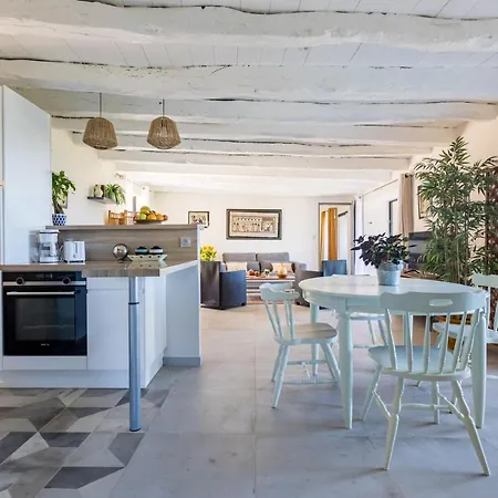 Maison D'une Avec Jardin Amenage A *